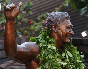 Hamana Kalili Statue