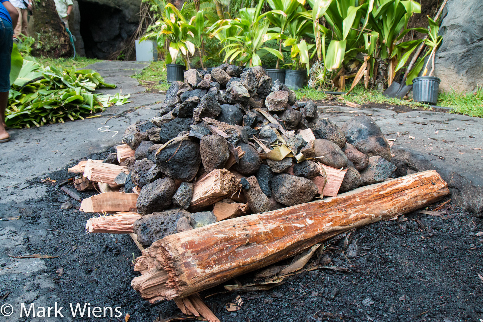 picture of a traditional Polynesian imu by Mark Weins