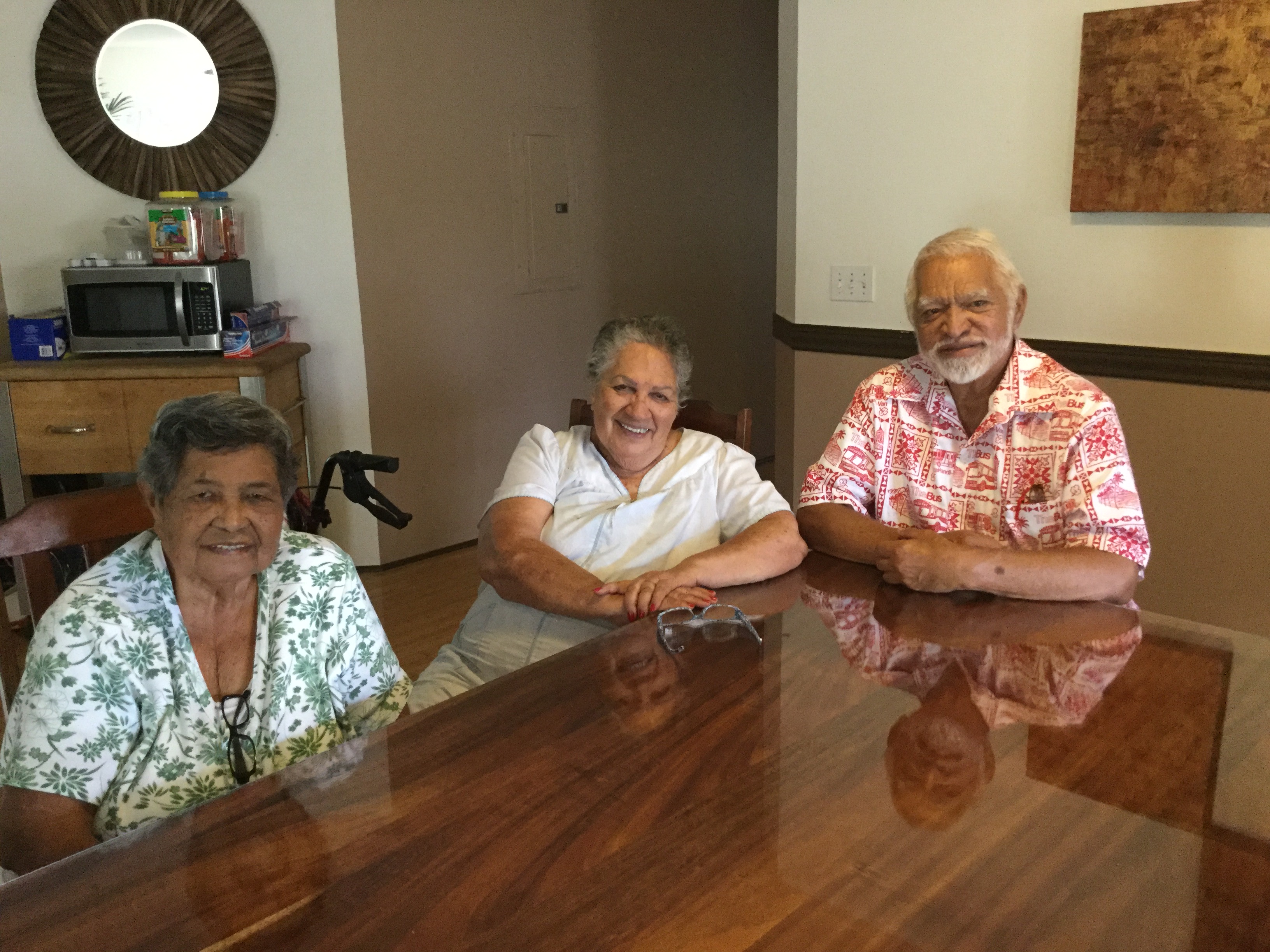 Laverne Pukahi (l); Gladys Ahuna (center) and Joe Ah Quin (r)