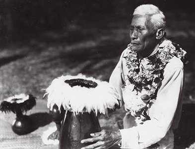 Kuluwaimaka, "the last court chanter"