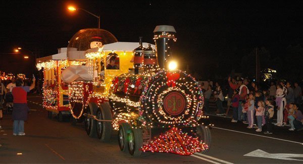 photo of Haleiwa Town Christmas Parade photo courtesy of Beyond Honolulu north shore Christmas