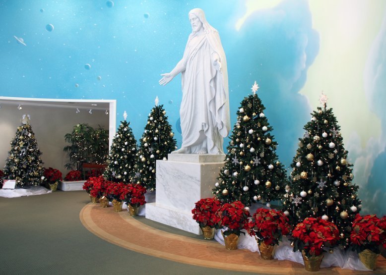 photo of Christmas time at the Laie LDS Visitors Center north shore Christmas