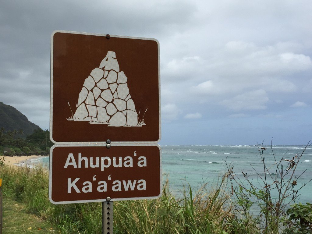 Photo courtesy of Ahupuaa Kaaawa sign courtesy of www.retreatnetwork.com