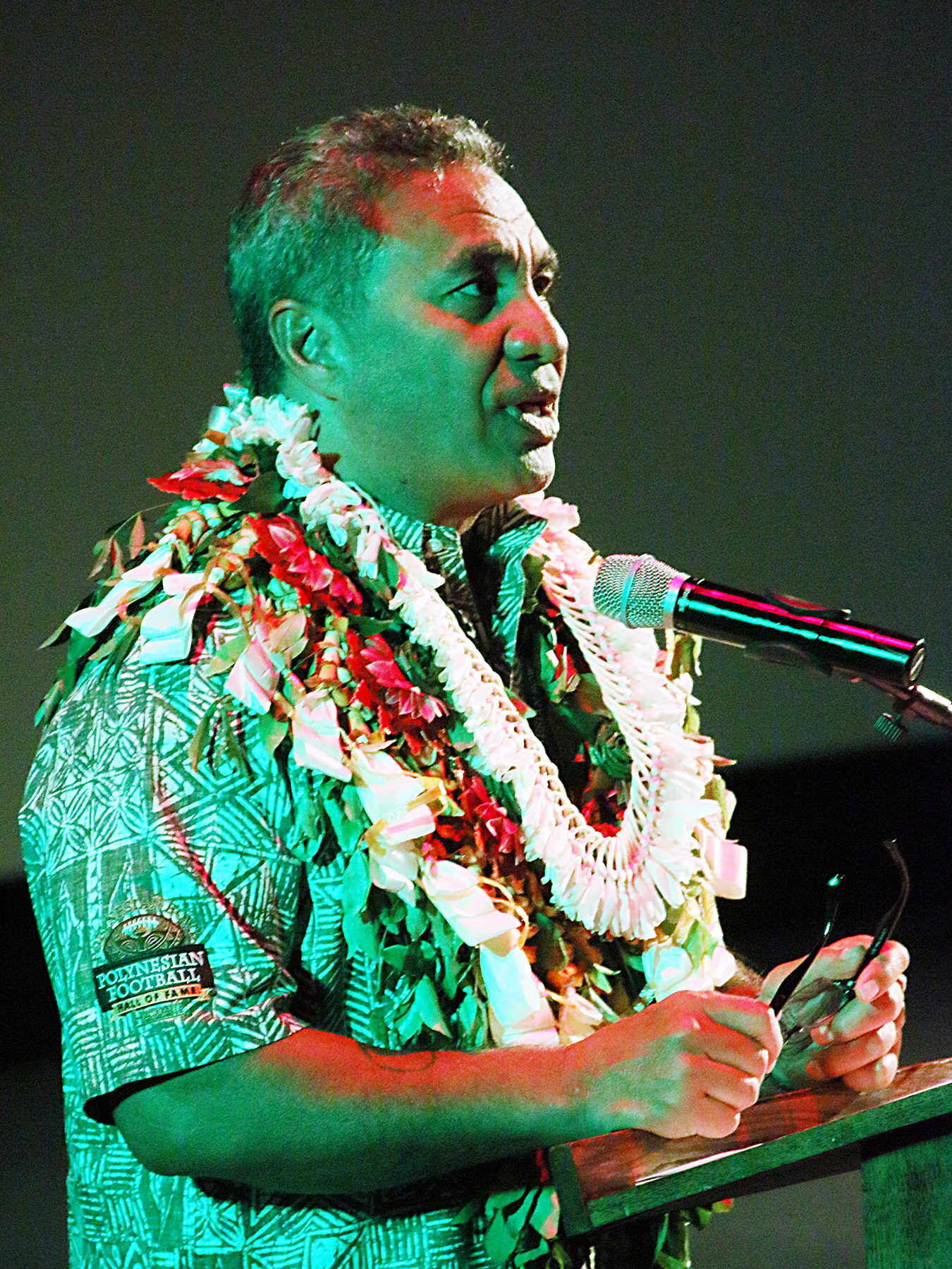 Vai Sikahema addresses attendants of inductee ceremony.