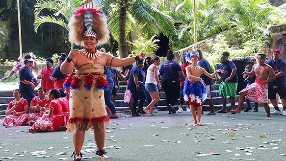 Waianae High taualuga dance