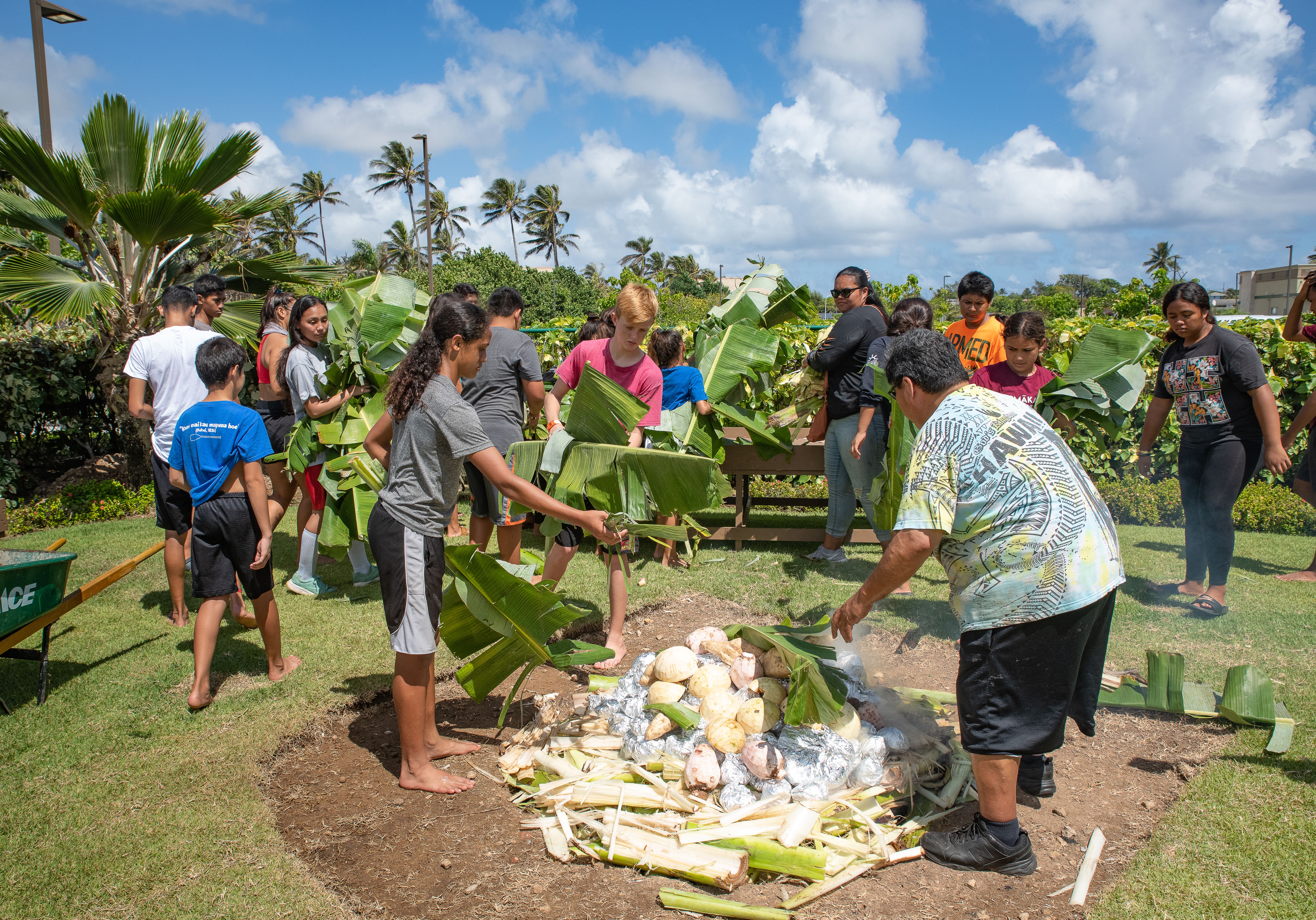 Photo of the imu workshop during the 2019 Moanikeala Festival