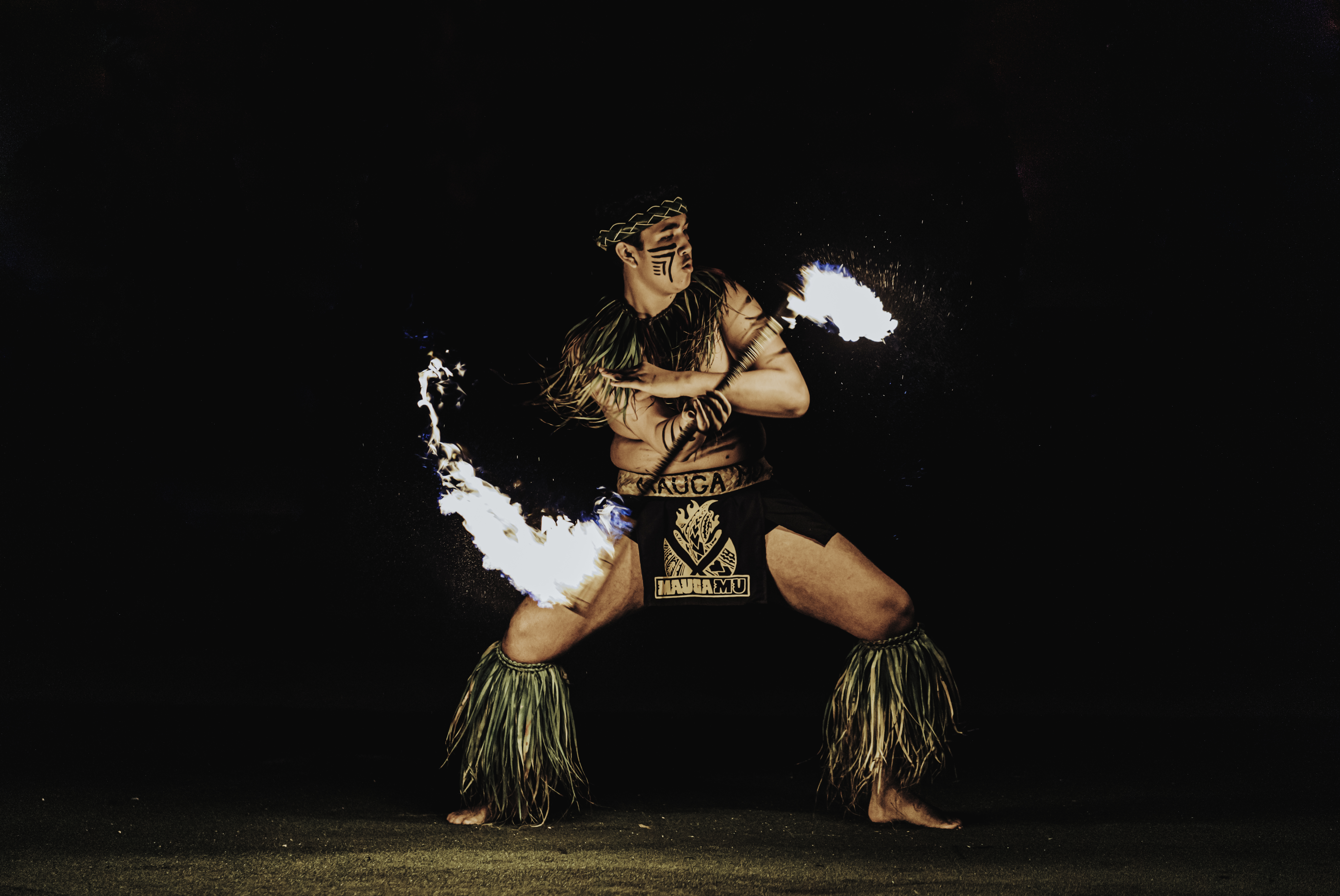 Isa’ako Milford spinning a Fireknife