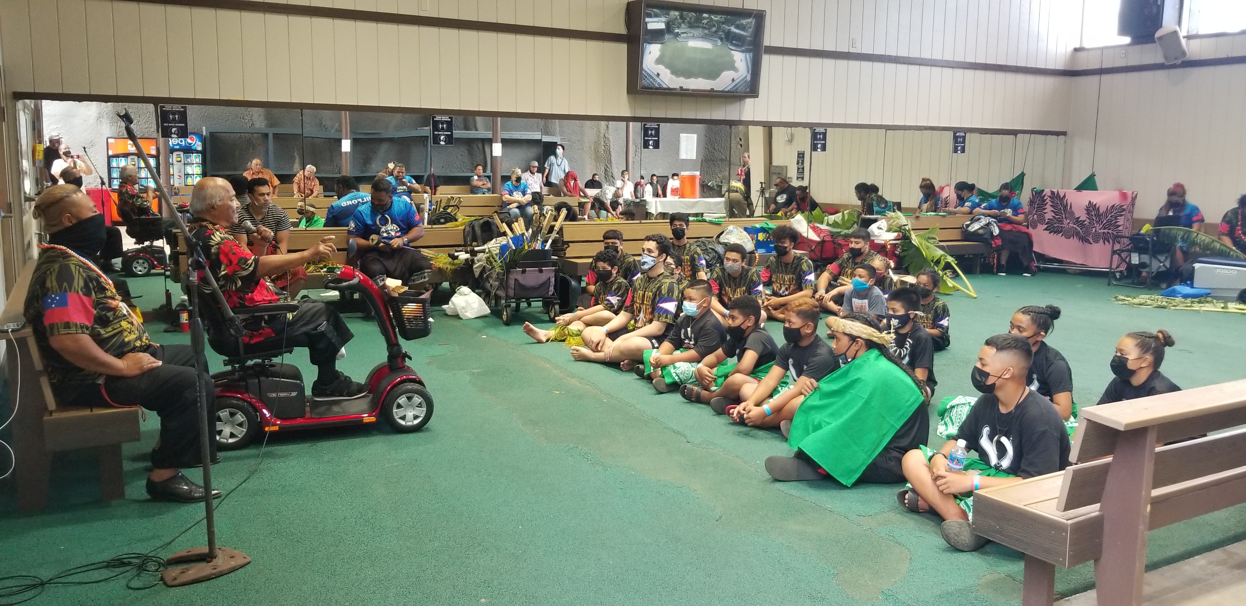 Image of Fireknife Dancer Pulefano Galeai in 2021 encouraging the Junior competitors before the present their dances