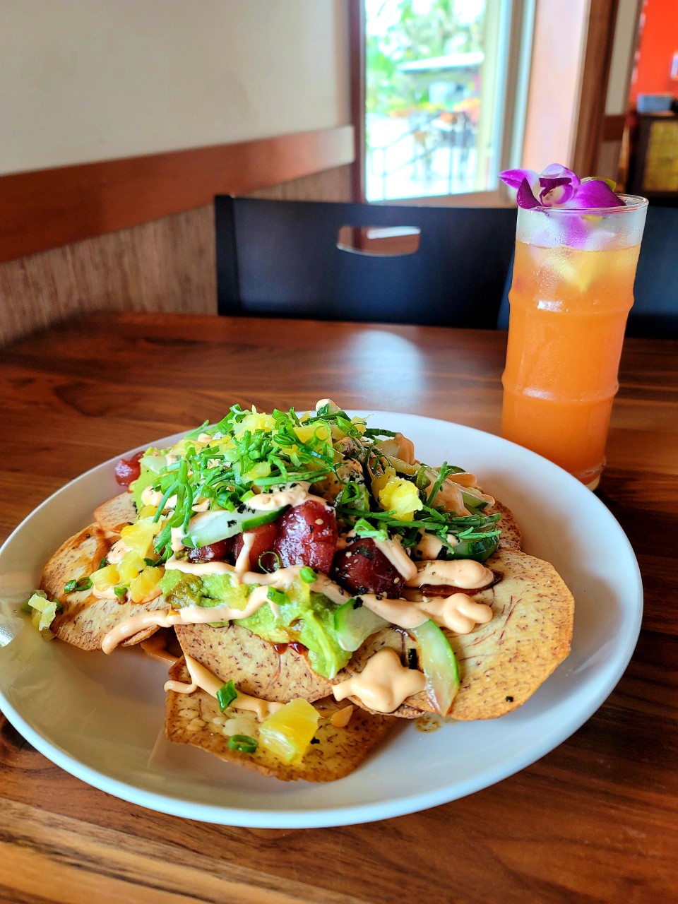 photo of ulu chips, fish and toppings