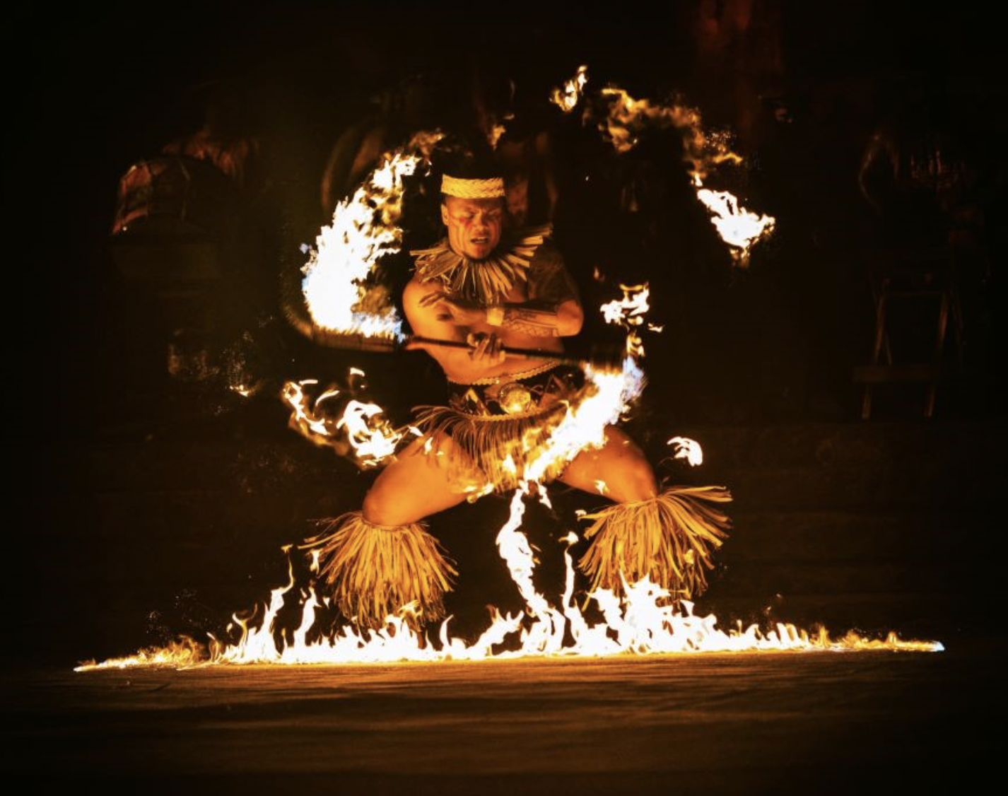 Hale Motuapuaka spinning the fireknife