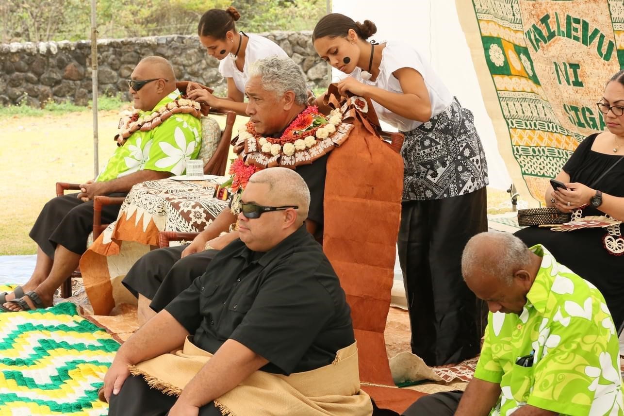group of Fijian volunteers in a park